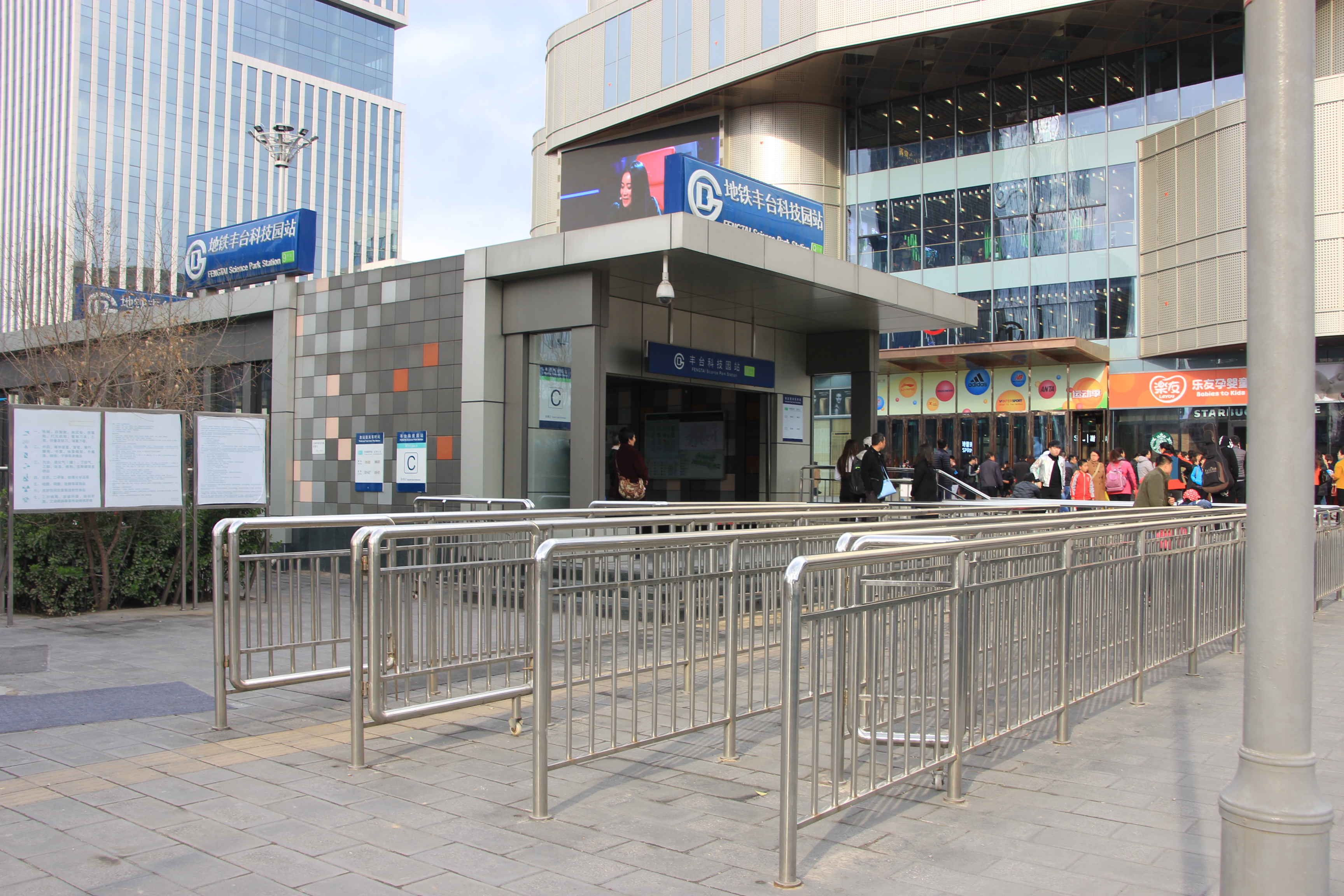 喜有沃北京地鐵304不銹鋼管護(hù)欄項(xiàng)目